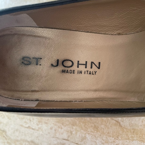 St. John Black White Patent Leather Pump - Picture 12 of 12